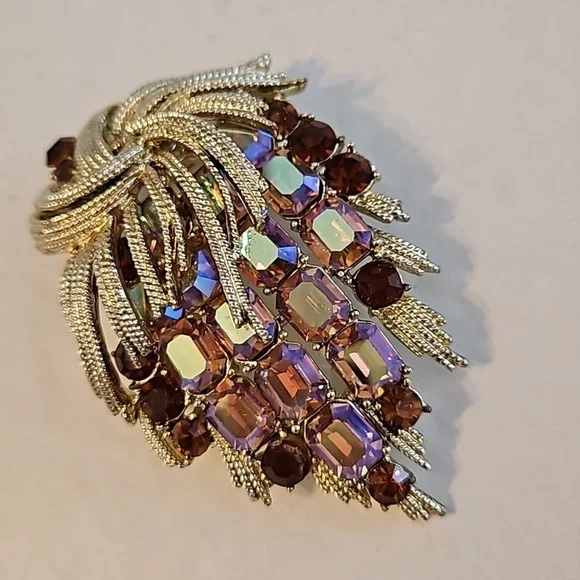 FRANCIOS by CORO AB Brown & AB Pinkish Various Shaped Stones on Goldtone Brooch - Picture 3 of 8